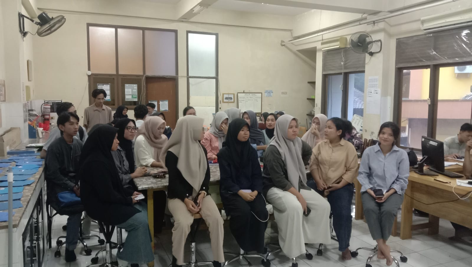 PRA UJIAN AKHIR PRAKTIKUM 2023/2024