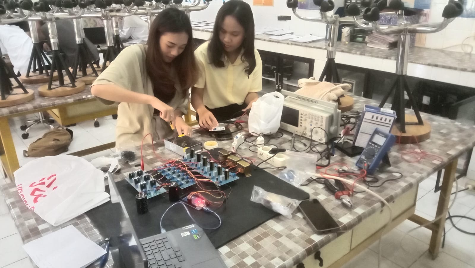 Penelitian Skripsi Mahasiswa TE di Lab PBL