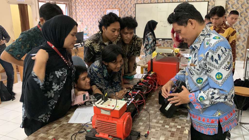 Praktikum Rangkaian Listrik Modul 6 (Daya dan Faktor Daya) Menutup Rangkaian Praktikum