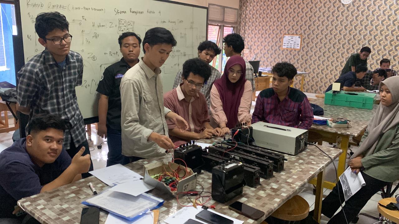 Pelaksanaan Praktikum Rangkaian Listrik Modul 5 (Kutub Empat) Telah Selesai
